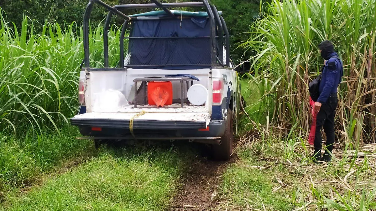 Cae adulto mayor a un arroyo